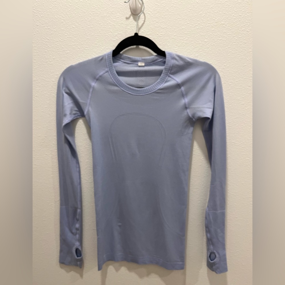 Super cute lululemon long sleeve!